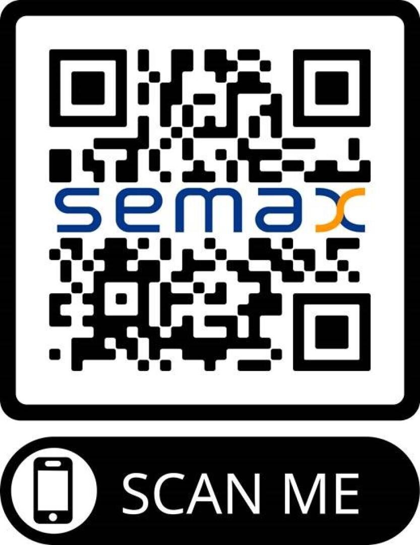 Ein QR-Code mit dem Wort semax in blauer und orangefarbener Schrift in der Mitte, darüber ein Smartphone-Symbol und die Worte SCAN ME in weißer Schrift auf schwarzem Hintergrund.