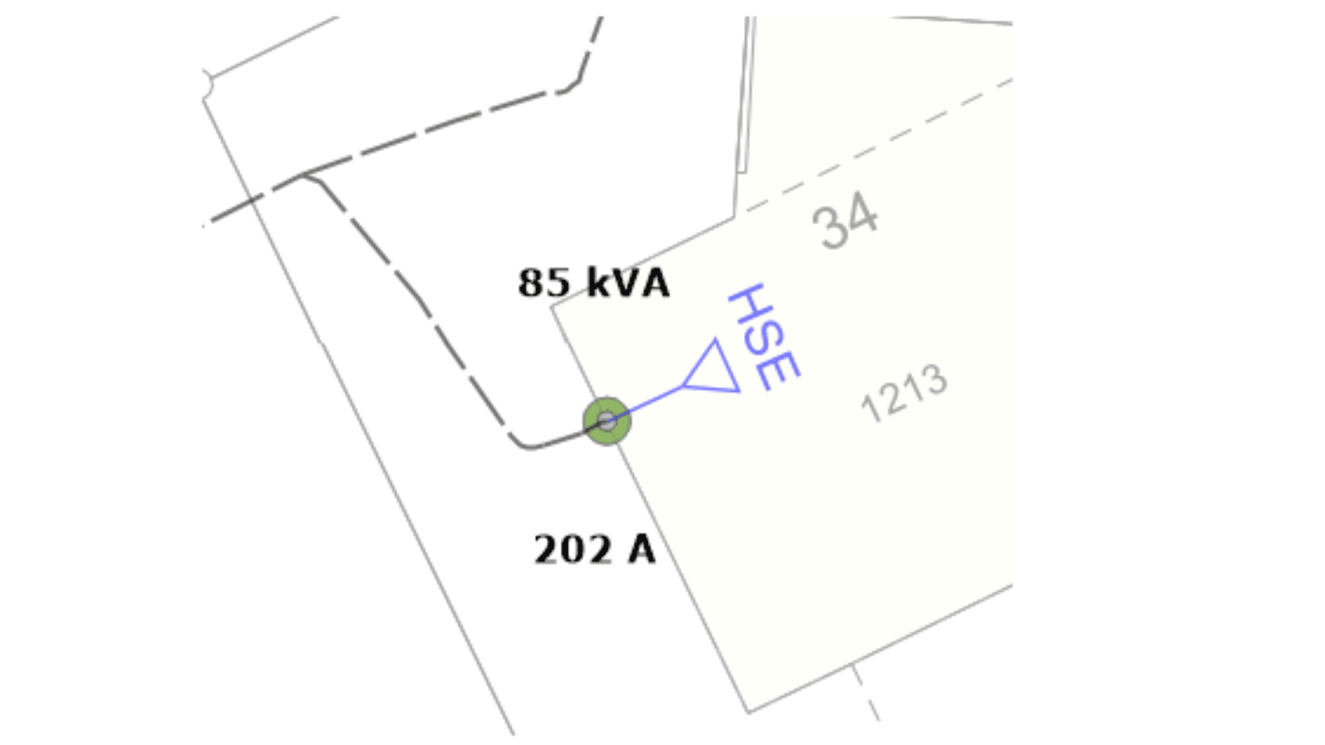 Das Diagramm zeigt eine Ecke eines Grundstücks mit den Bezeichnungen 34 und 1213. Ein Punkt ist mit 85 kVA und 202 A markiert, daneben zeigt ein Pfeil mit der Aufschrift HSE in Richtung des Grundstücks.