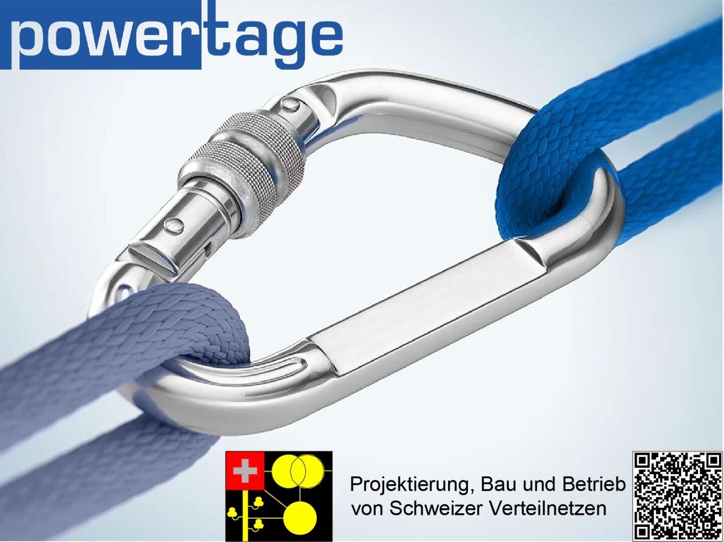 Nahaufnahme eines silbernen Karabiners, der zwei blaue Seile miteinander verbindet. Oben erscheint der Text powertage, unten eine Schweizer Flagge, Stromnetzsymbole, QR-Code und ein deutscher Text über die Schweizer Stromverteilung.