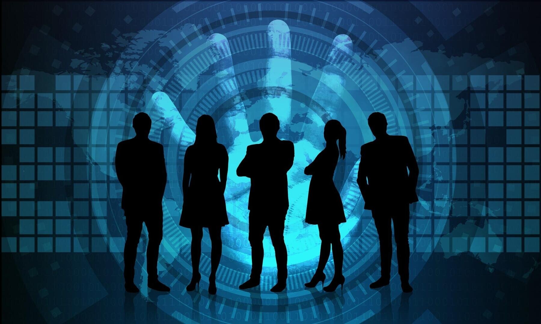Silhouetten von fünf Personen, die vor einem digitalen Hintergrund mit einem großen Fingerabdruck und abstrakten technologischen Elementen stehen, die Cybersicherheit und digitale Identität symbolisieren.