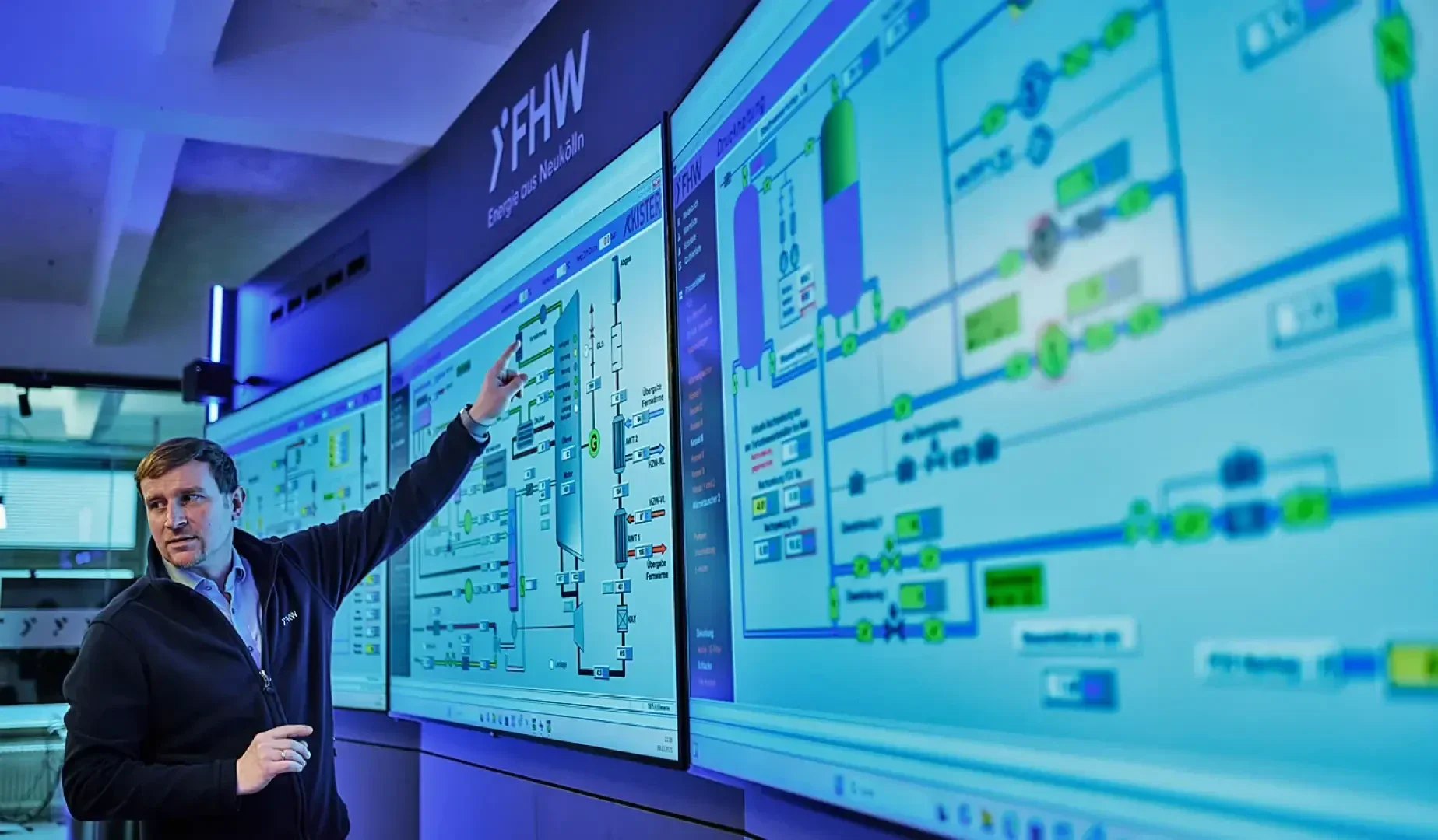 With the new system control room, Fernheizwerk Neukölln AG (FHW) has not only modernized its control center but has opened a new chapter in the history of heat supply.