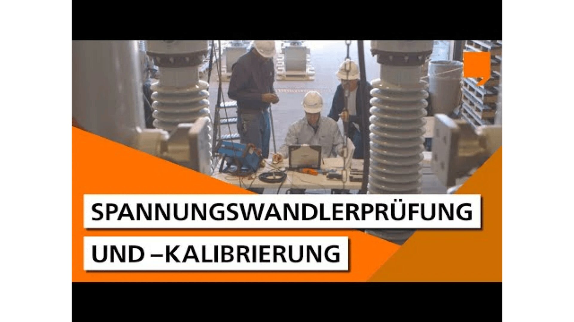 Three workers in hard hats and safety gear operate testing equipment between large electrical transformers. German text on the image reads: Spannungswandlerprüfung und -kalibrierung.