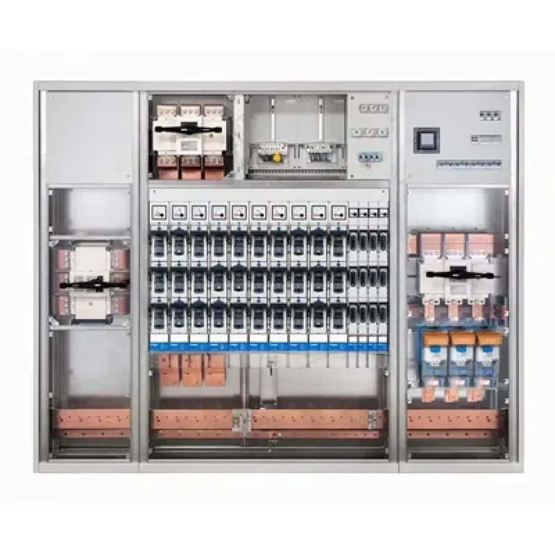 Eine elektrische Schalttafel mit Reihen von Leistungsschaltern, Schaltern, Kabeln und Zählern, die übersichtlich in einem Metallgehäuse untergebracht sind.