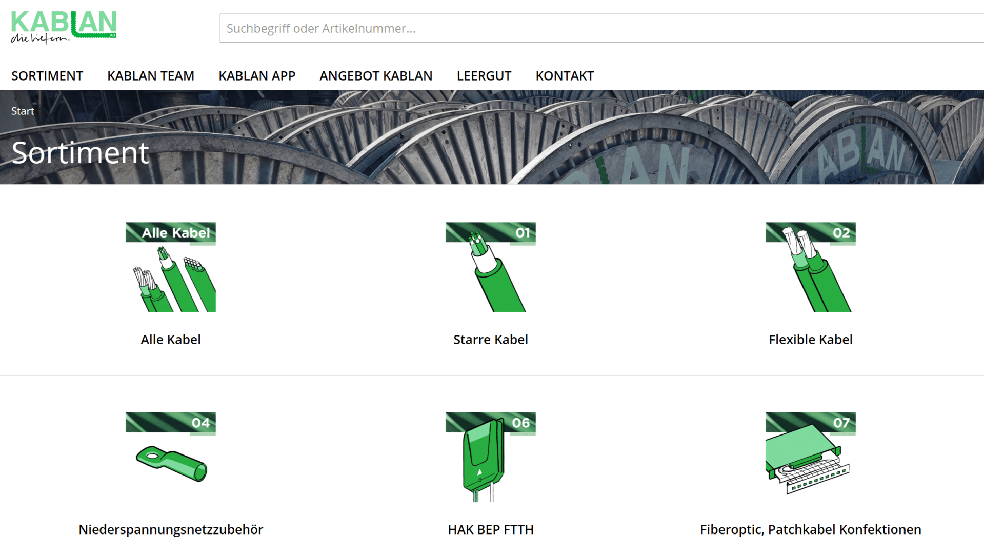 Screenshot der Kablan-Website mit den Kategorien für elektrische Kabel und Zubehör, einschließlich Optionen für alle Kabel, starre Kabel, flexible Kabel, Niederspannungszubehör, HAK BEP FTTH und Glasfaser-Patchpanels.